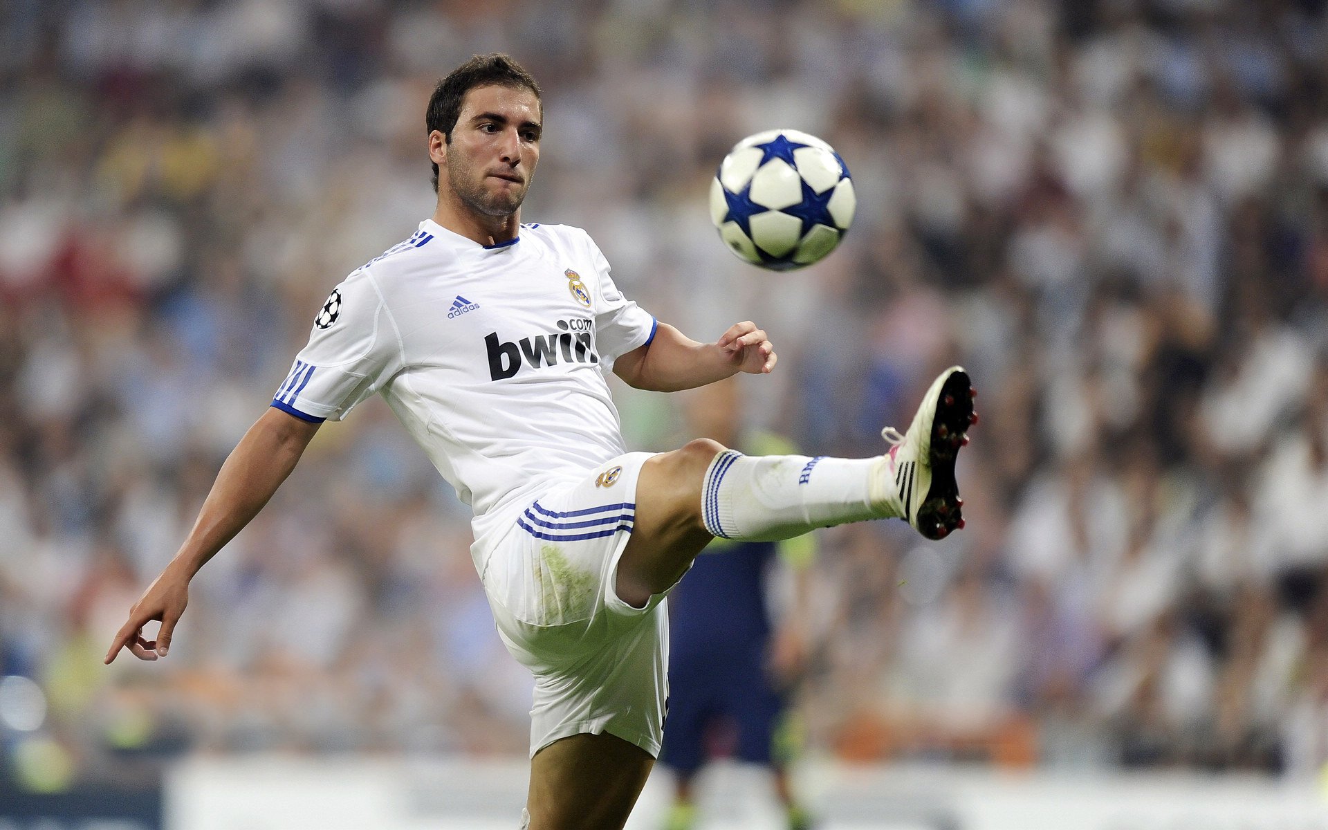 荣耀之路：俱乐部由弱变强的传说故事，荣耀之路何许人