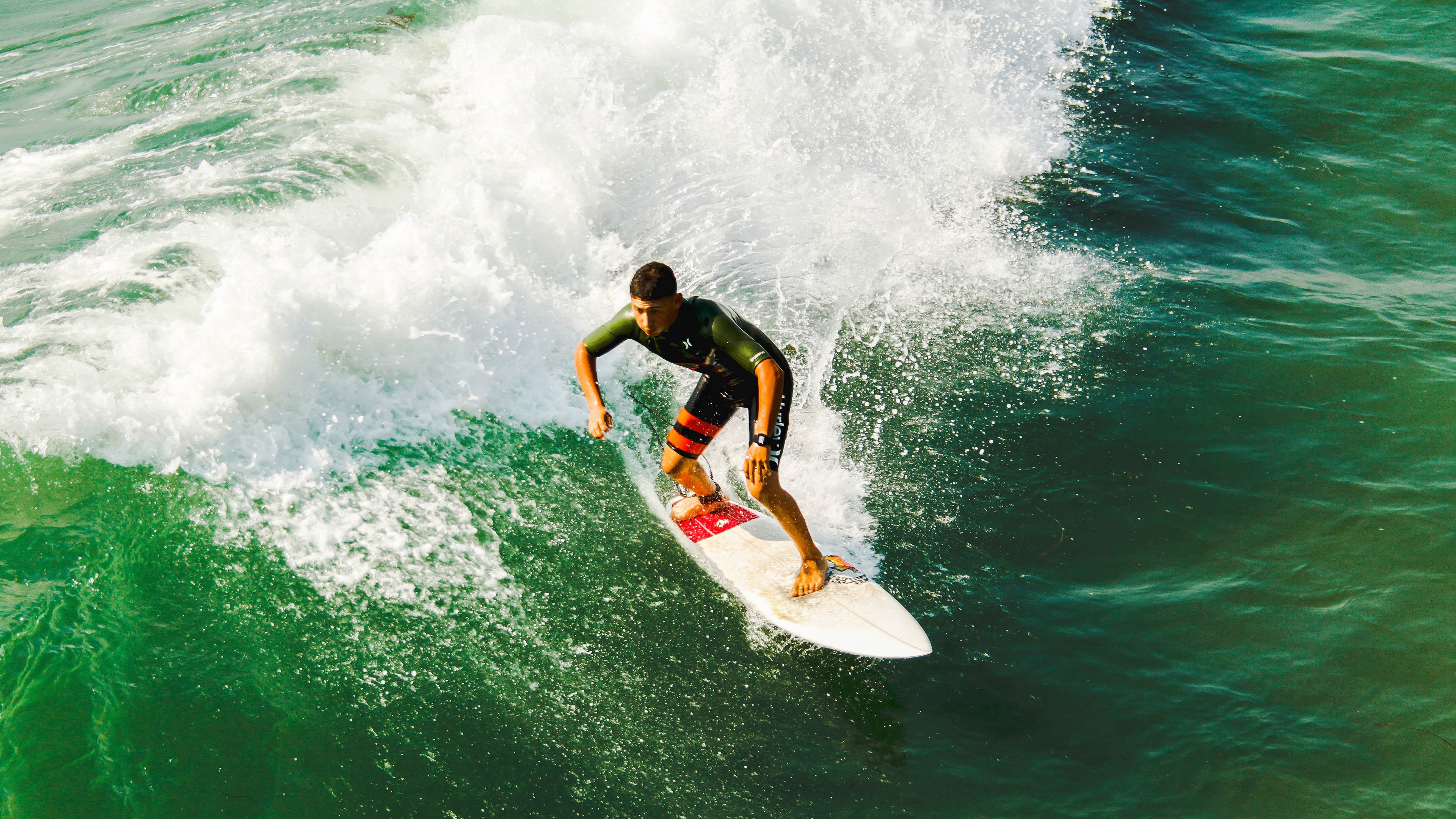 开云体育下载-赛前冲刺：车手们的赛日准备全纪录，赛车手比赛前应该做什么
