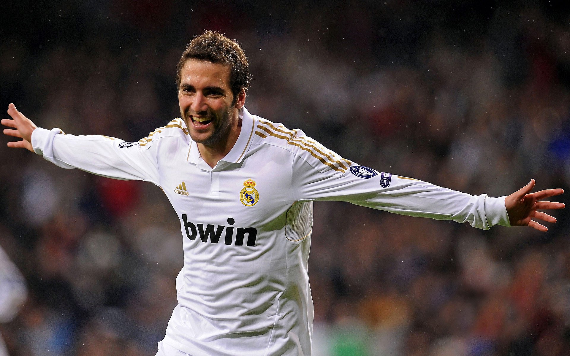 快攻转换迅速，多次反击得分，快攻型打法