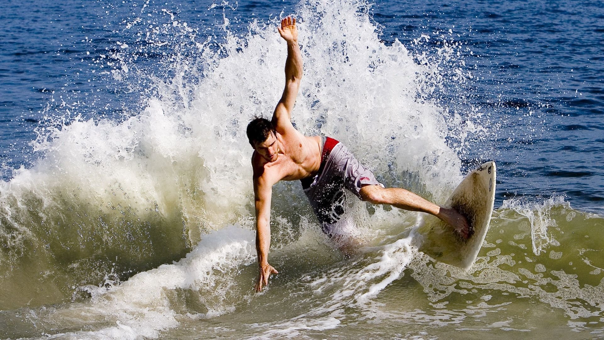 《迈向体育强国之路——习近平关于体育重要论述的时代价值与世界启示》智库报告发布。