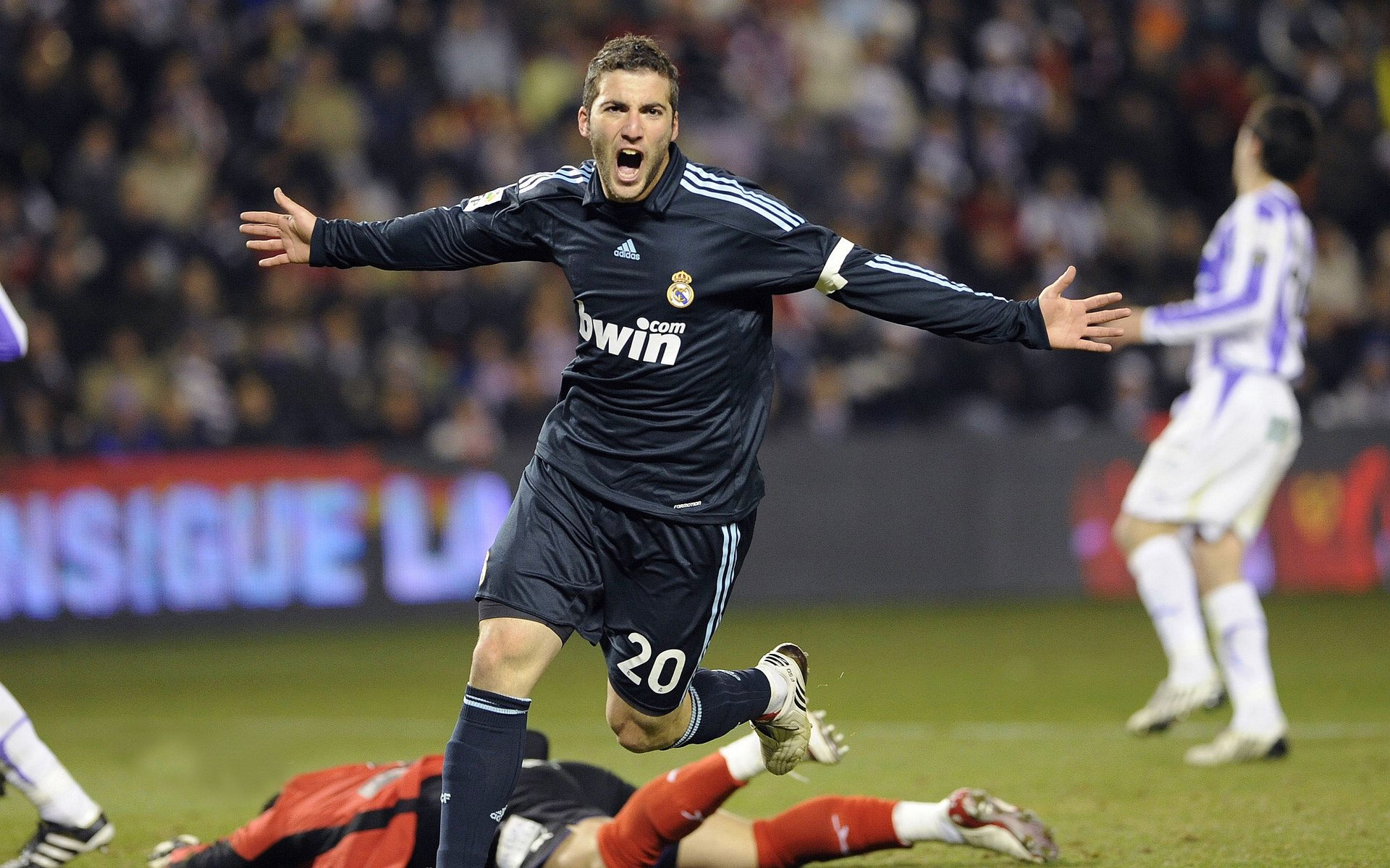 开云体育下载入口-未来足球战术大揭秘：科技如何改变比赛？，足球战术发展趋势